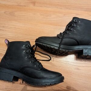 Cole Haan lace up waterproof boots 7.5